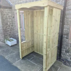 Small Poly Smoking Shelter